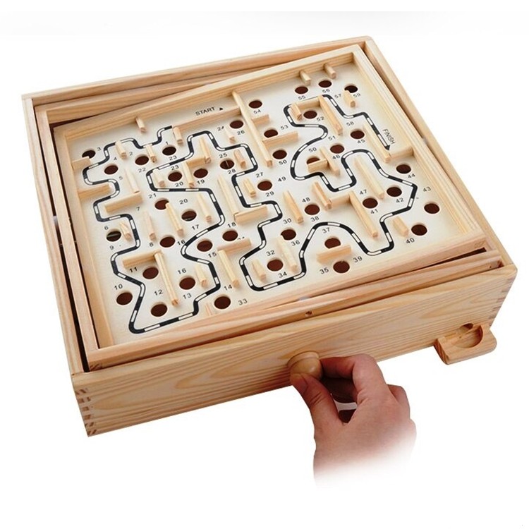 משחק מבוך חרוזים מעץ למנהלים - 32×28 ס”מ