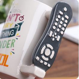 ספל שלט רחוק טלויזיה -  EVERYTHING IS UNDER CONTROL