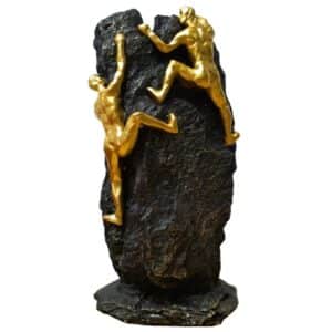 פסל אומנותי “טיפוס לפסגה” – סמל לנחישות, שאיפה והישגיות